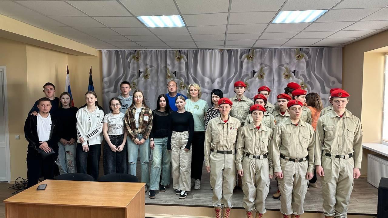 Представители университета Магаданской области встретились с активистами Ждановки.