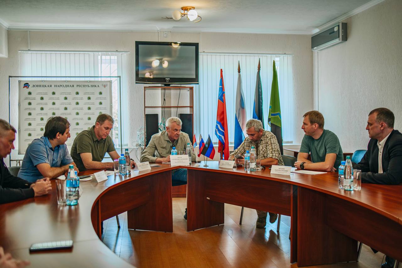 В Ждановке продолжаются восстановительные и ремонтные работы.