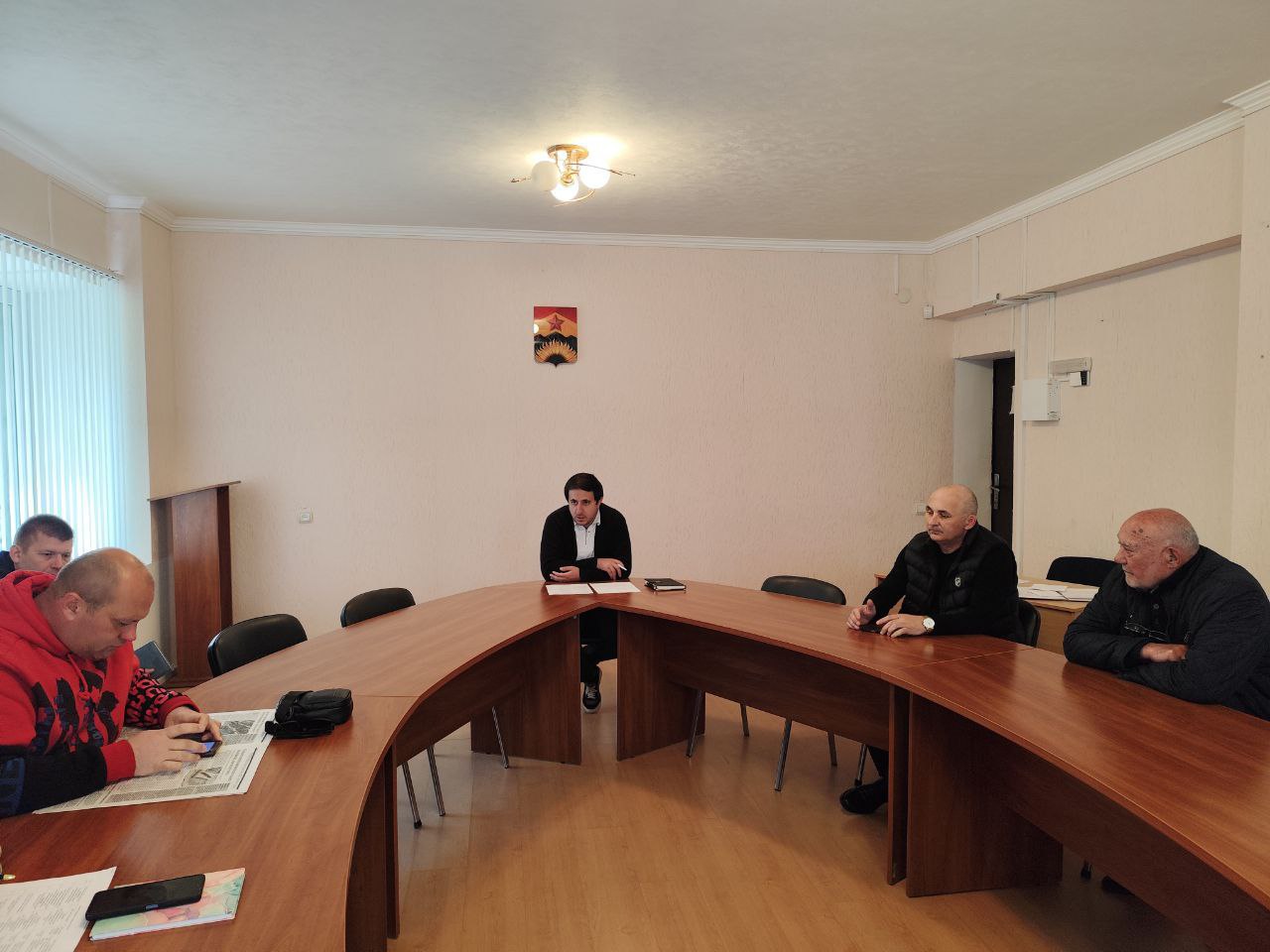 В Ждановке представители органов местной власти обсудили текущие вопросы жизнедеятельности города.