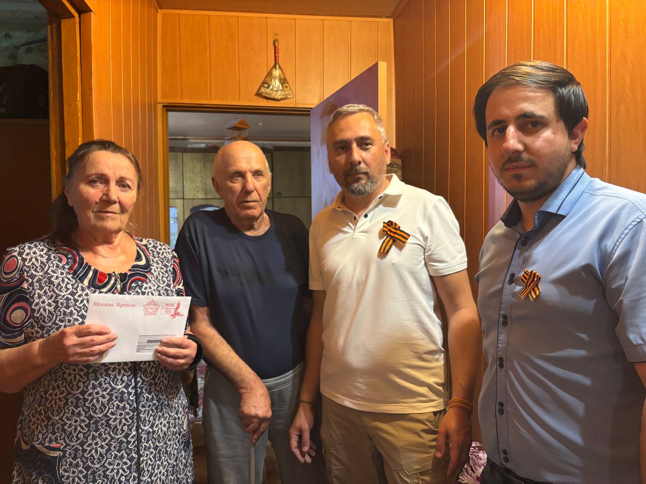 Жителям Ждановки передали письма из Кремля.