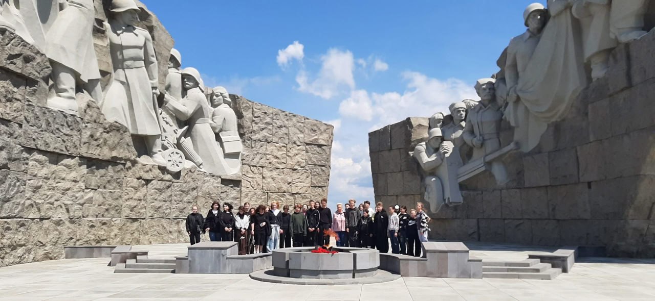 Ждановские школьники посетили Самбекские высоты.
