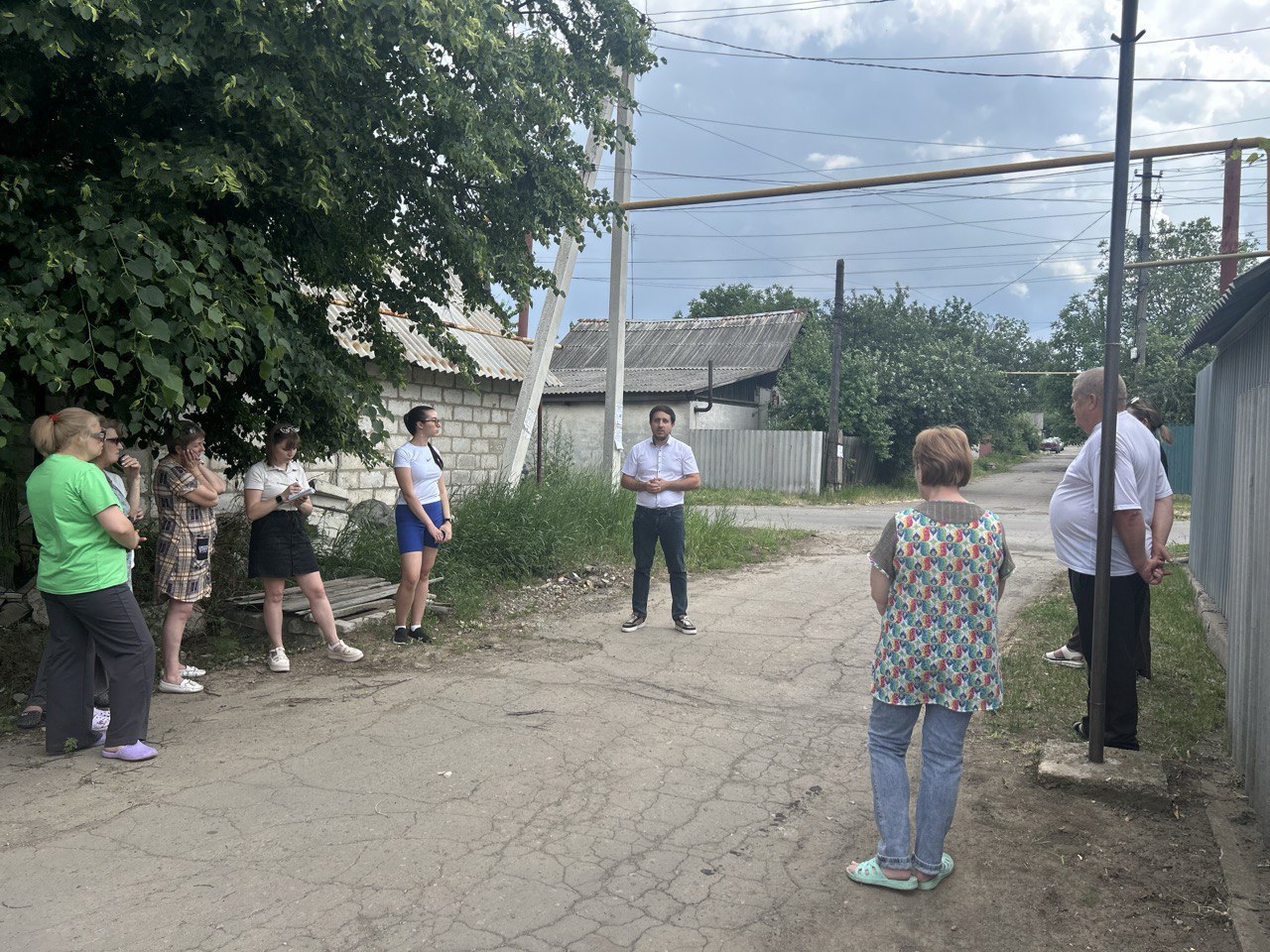 Заместитель главы Шахтерского муниципального округа встретился с жителями Ждановки.