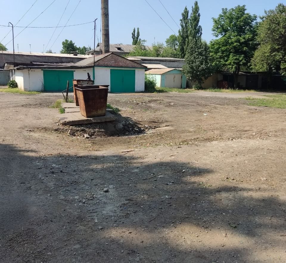 В Ждановке продолжают ликвидировать стихийные свалки.