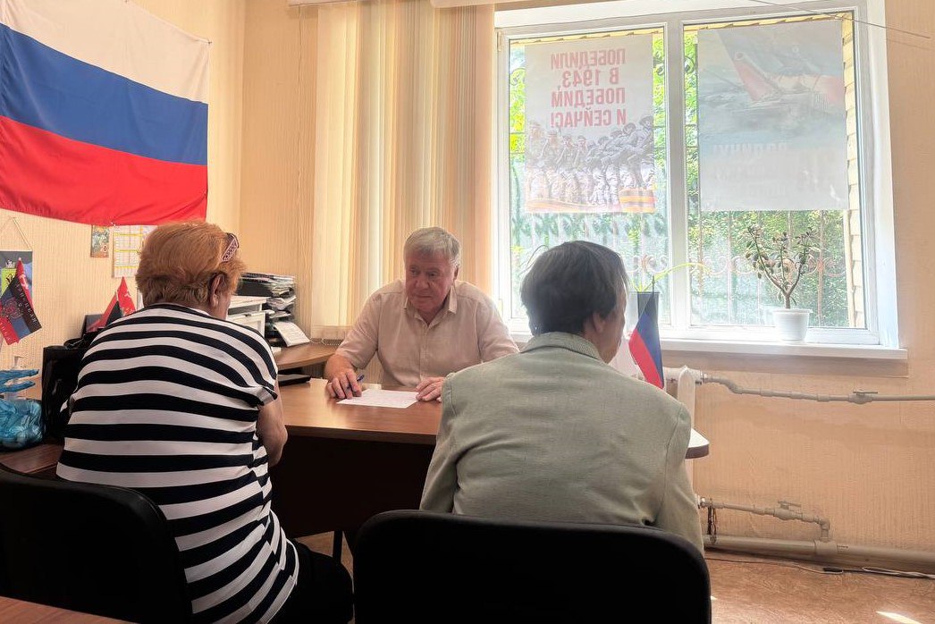Заместитель председателя Шахтерского муниципального совета провел личный прием граждан в Ждановке.