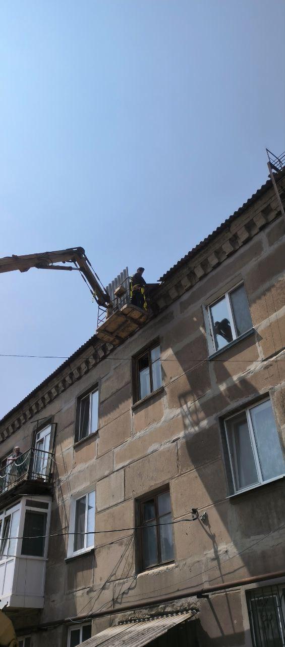 Магаданские специалисты отремонтируют более 30 кровель в Ждановке.