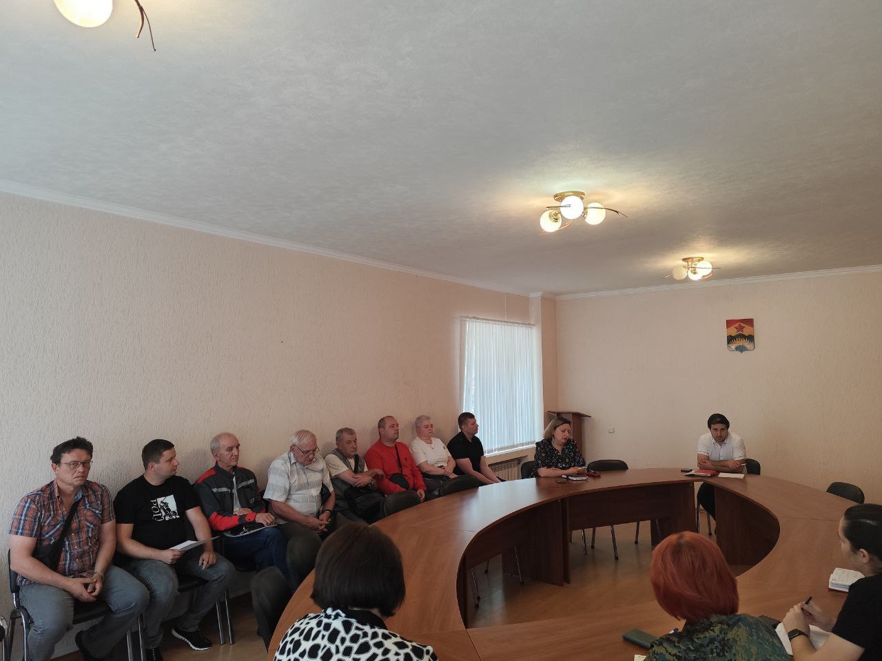 В Ждановке представители органов местной власти обсудили текущие вопросы жизнедеятельности города.