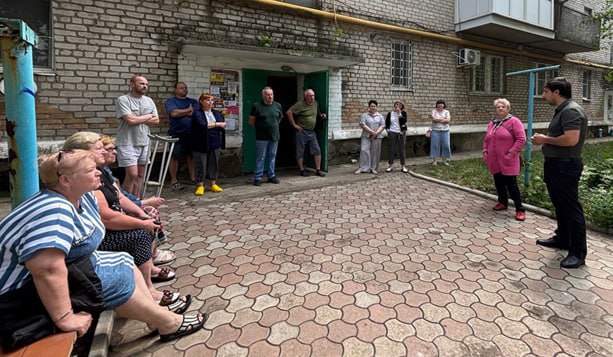 Заместитель главы Шахтерского муниципального округа встретился с жителями.