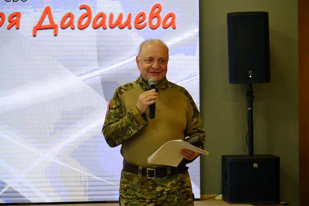 Магаданский писатель Игорь Дадашев передаст в Ждановку свой поэтический сборник.