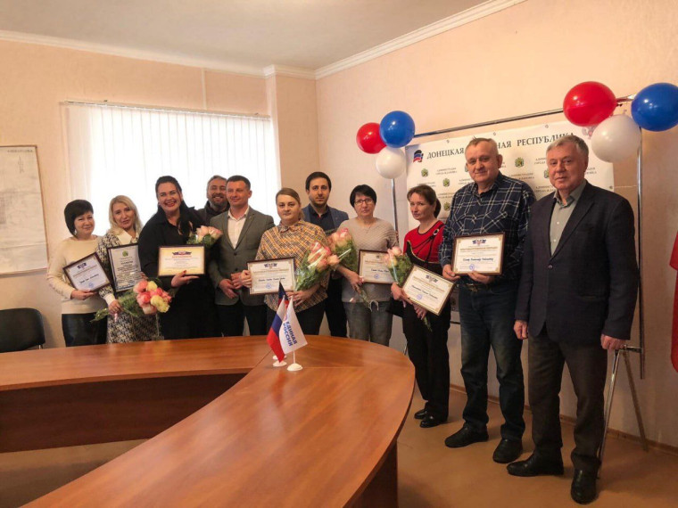 В Ждановке поздравили работников коммунальных служб. В Ждановке поздравили работников коммунальных служб.