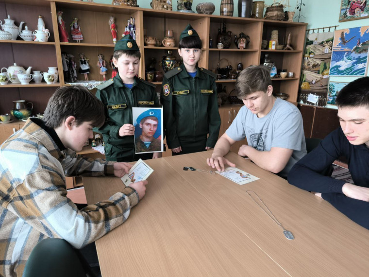 В Ждановке провели тематическое занятие для школьников. В Ждановке провели тематическое занятие для школьников.