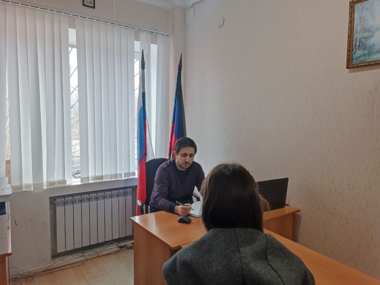 В Ждановке заместитель главы Шахтерского МО провел прием граждан. В Ждановке заместитель главы Шахтерского МО провел прием граждан.