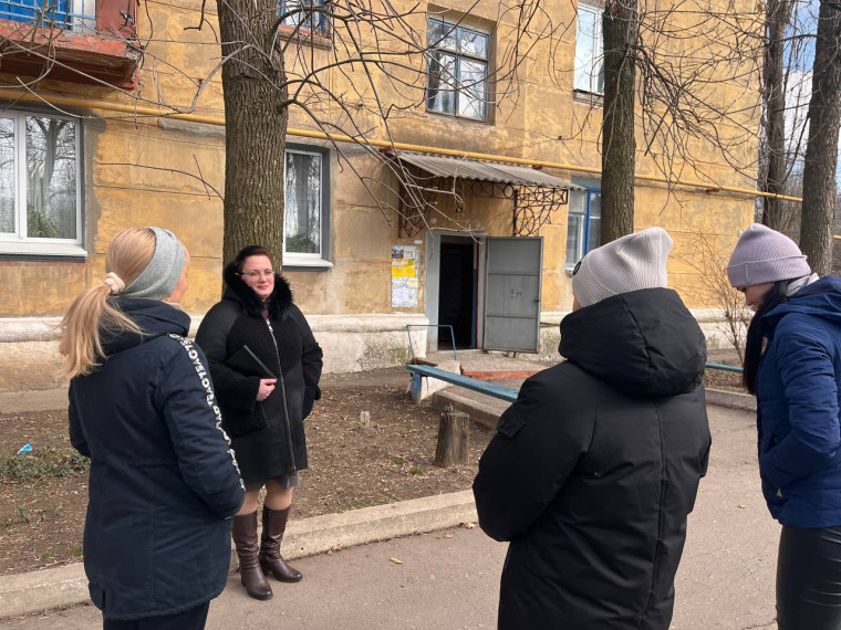 Заместитель главы администрации встретилась с жителями города. Заместитель главы администрации встретилась с жителями города.