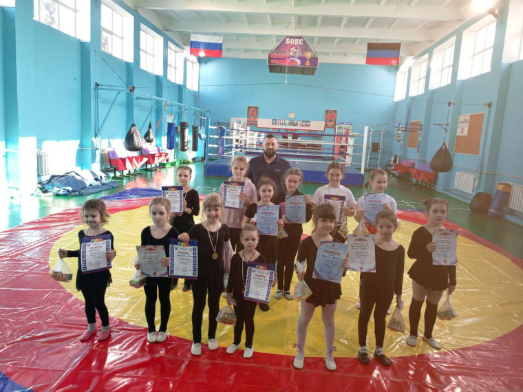 В Ждановке прошли соревнования по акробатике. В Ждановке прошли соревнования по акробатике.
