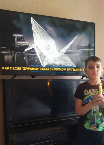 Обучающиеся школы № 2 Ждановки присоединились к акции Свеча в окне» и «Цветок памяти» в память о жертвах теракта в «Крокус Сити Холле». Обучающиеся школы № 2 Ждановки присоединились к акции Свеча в окне» и «Цветок памяти» в память о жертвах теракта в «Крокус Сити Холле».