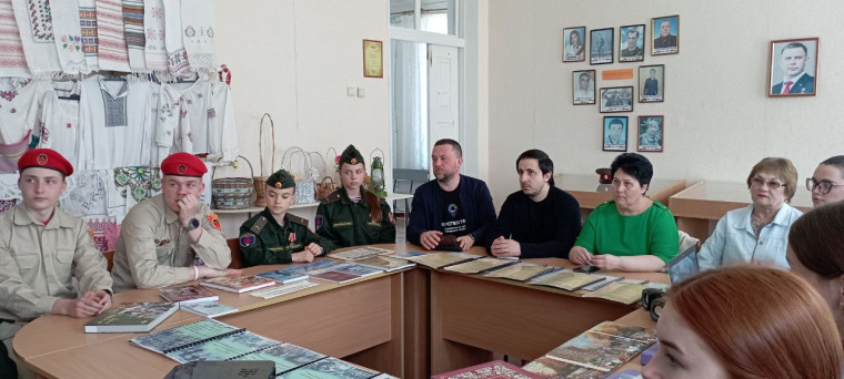 В школе Ждановки провели мероприятие ко Дню провозглашения ДНР. В школе Ждановки провели мероприятие ко Дню провозглашения ДНР.