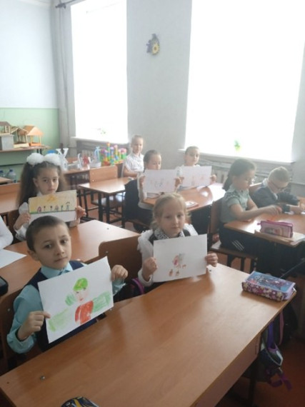 Школьникам Ждановки прививают любовь к труду с малых лет. Школьникам Ждановки прививают любовь к труду с малых лет.