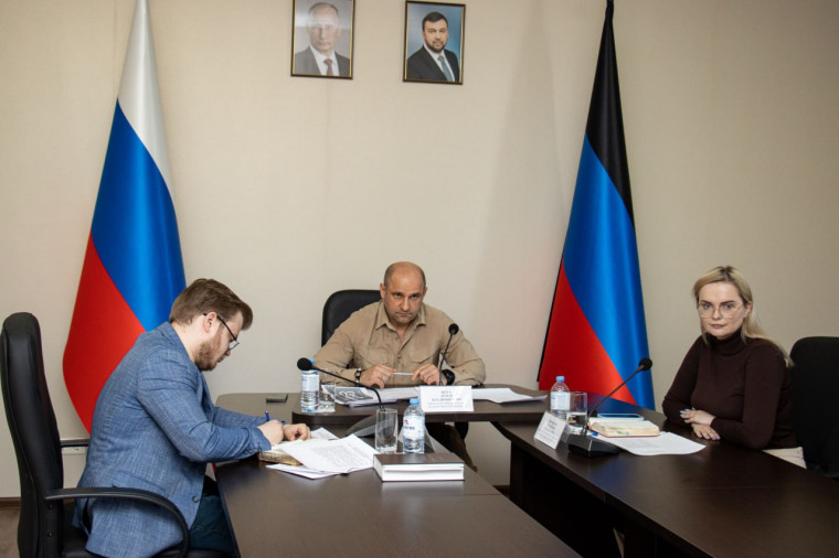 Планы и перспективы развития ДНР депутаты обсудили на тематических круглых столах. Планы и перспективы развития ДНР депутаты обсудили на тематических круглых столах.