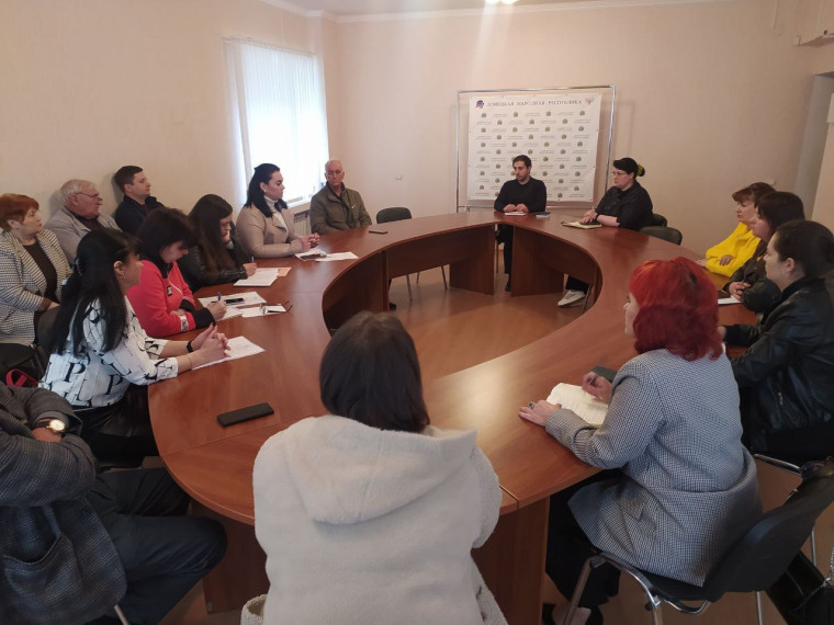 В Ждановке обсудили вопросы трудовой деятельности и подготовку к майским праздникам. В Ждановке обсудили вопросы трудовой деятельности и подготовку к майским праздникам.