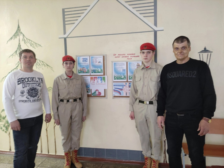В Ждановке прошли соревнования между юнармейцами и их родителями. В Ждановке прошли соревнования между юнармейцами и их родителями.