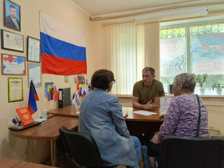 Глава Шахтерского муниципального округа побеседовал с жителями Ждановки. Глава Шахтерского муниципального округа побеседовал с жителями Ждановки.