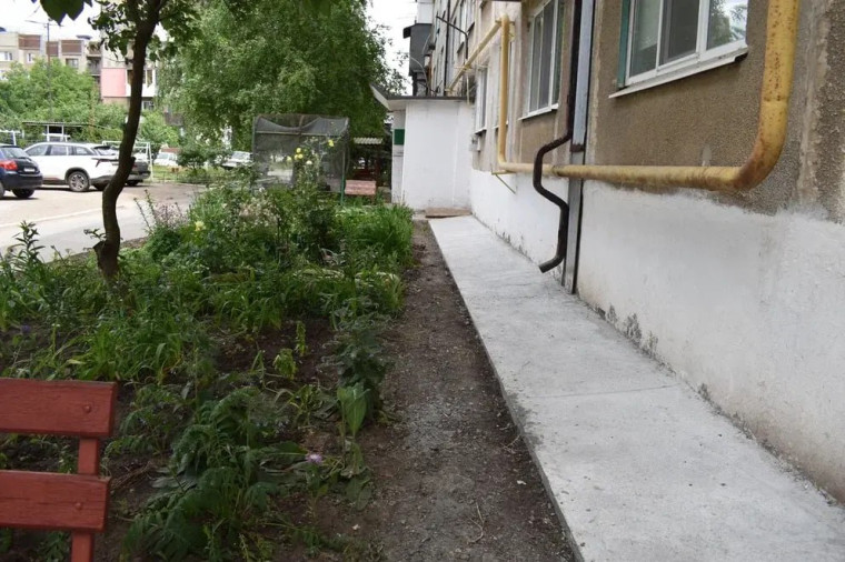 Строители Магаданской области отремонтировали отмостку дома в Ждановке. Строители Магаданской области отремонтировали отмостку дома в Ждановке.