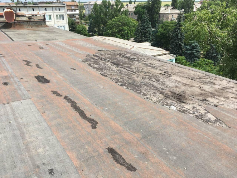 Аварийщики из Магадана оценивают фронт работ в Ждановке. Аварийщики из Магадана оценивают фронт работ в Ждановке.