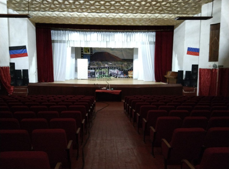 В Ждановке планируется открытие кинозала. В Ждановке планируется открытие кинозала.
