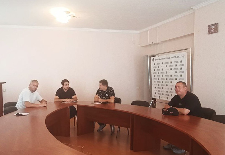 В Ждановке обсудили механизм восстановления аварийных кровель. В Ждановке обсудили механизм восстановления аварийных кровель.