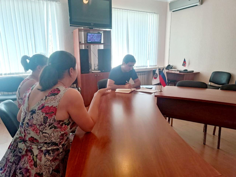 В Ждановке состоялся прием граждан. В Ждановке состоялся прием граждан.