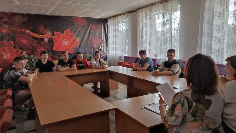 В Ждановке молодежь обсудила пути развития города. В Ждановке молодежь обсудила пути развития города.