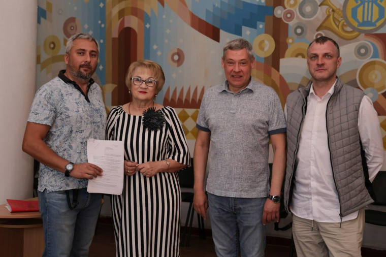 Представитель кабмина Колымы прибыл в Ждановку. Представитель кабмина Колымы прибыл в Ждановку.