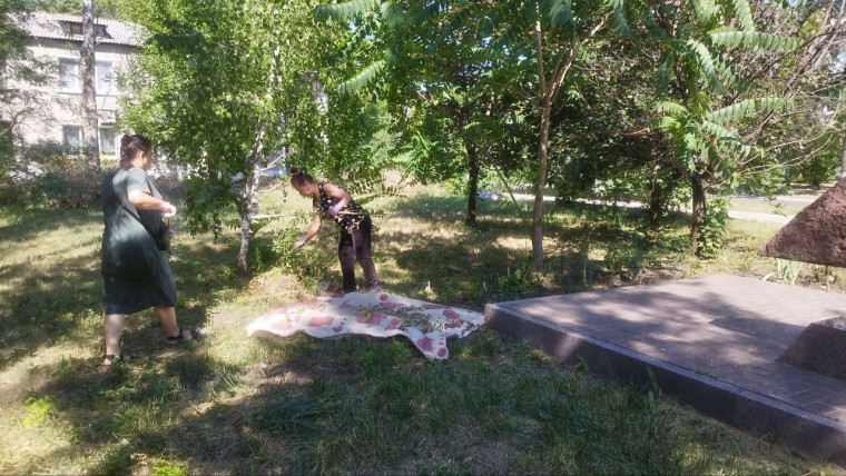 В Ждановке обустраивают общественные пространства. В Ждановке обустраивают общественные пространства.