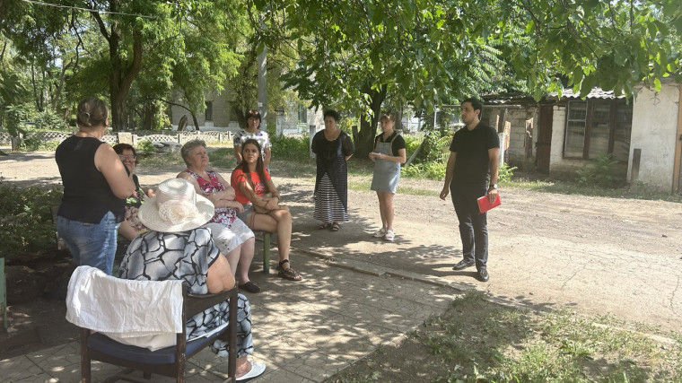 Наири Крмаджян провел встречу с жителями Ждановки. Наири Крмаджян провел встречу с жителями Ждановки.