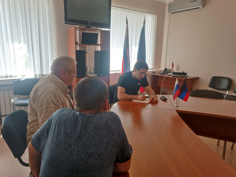 В Ждановке состоялся прием граждан. В Ждановке состоялся прием граждан.