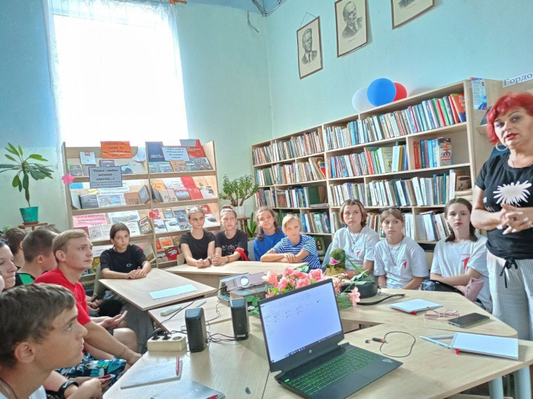 В Ждановке прошло мероприятие в День памяти детей-жертв войны в Донбассе. В Ждановке прошло мероприятие в День памяти детей-жертв войны в Донбассе.