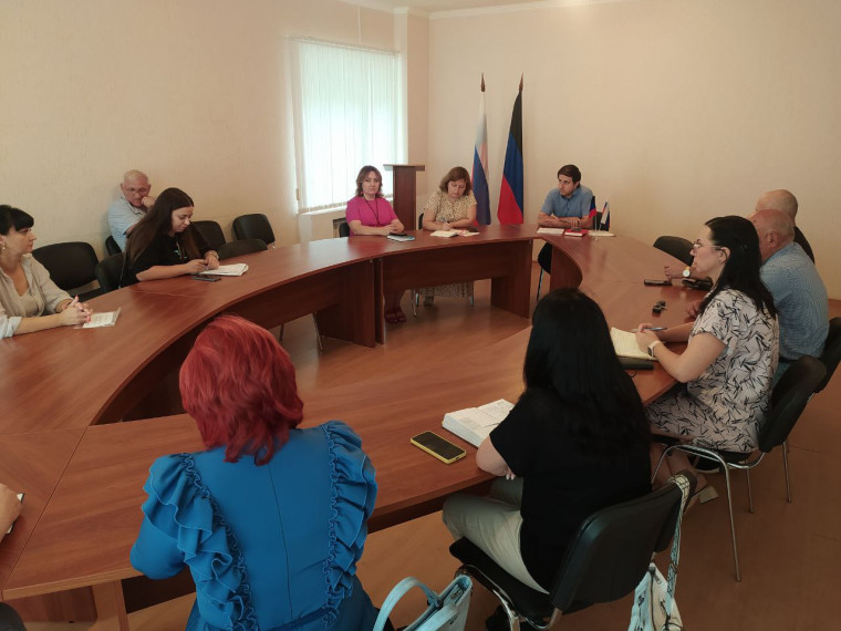 В Ждановке обсудили вопросы жизнедеятельности города. В Ждановке обсудили вопросы жизнедеятельности города.