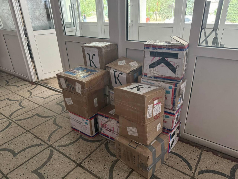 Колымские волонтеры доставили партию книг в Ждановку. Колымские волонтеры доставили партию книг в Ждановку.