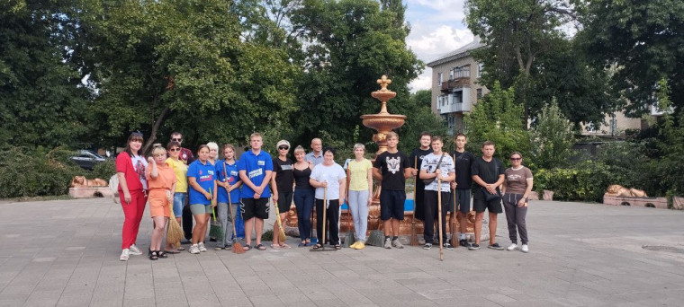 В Ждановке облагораживают общественные пространства. В Ждановке облагораживают общественные пространства.