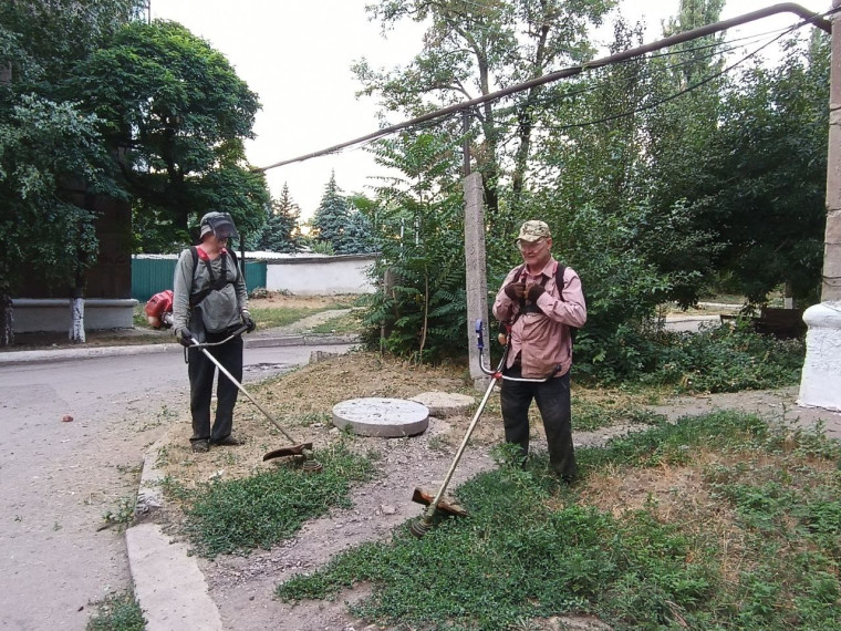 В Ждановке ведутся работы по благоустройству. В Ждановке ведутся работы по благоустройству.