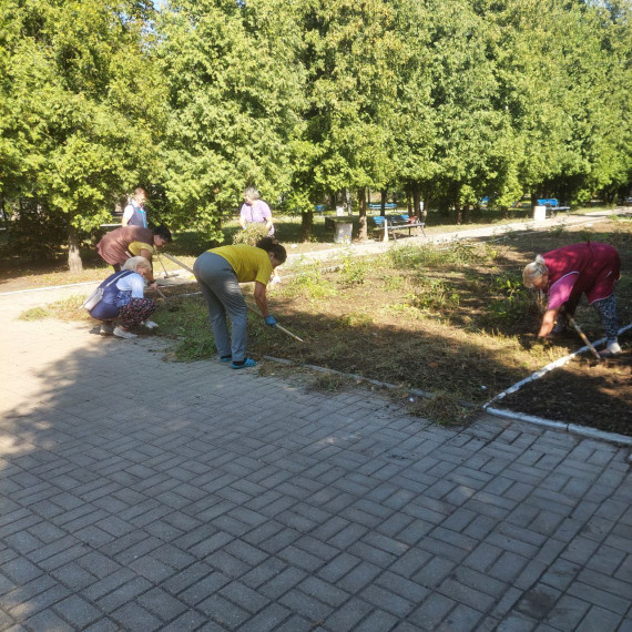 В Ждановке облагораживают общественные пространства. В Ждановке облагораживают общественные пространства.