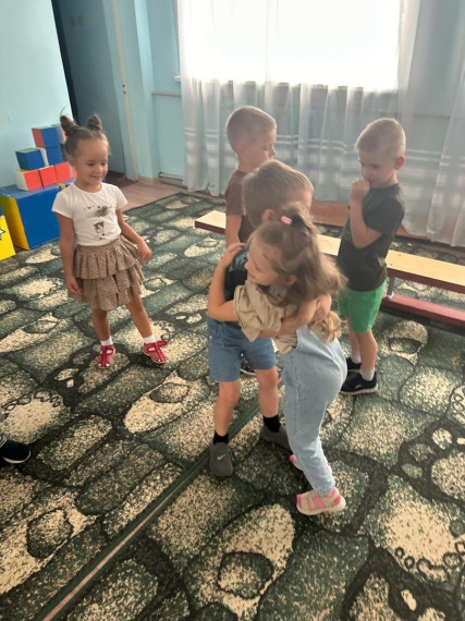В Ждановке детям рассказали о подготовке к походу. В Ждановке детям рассказали о подготовке к походу.