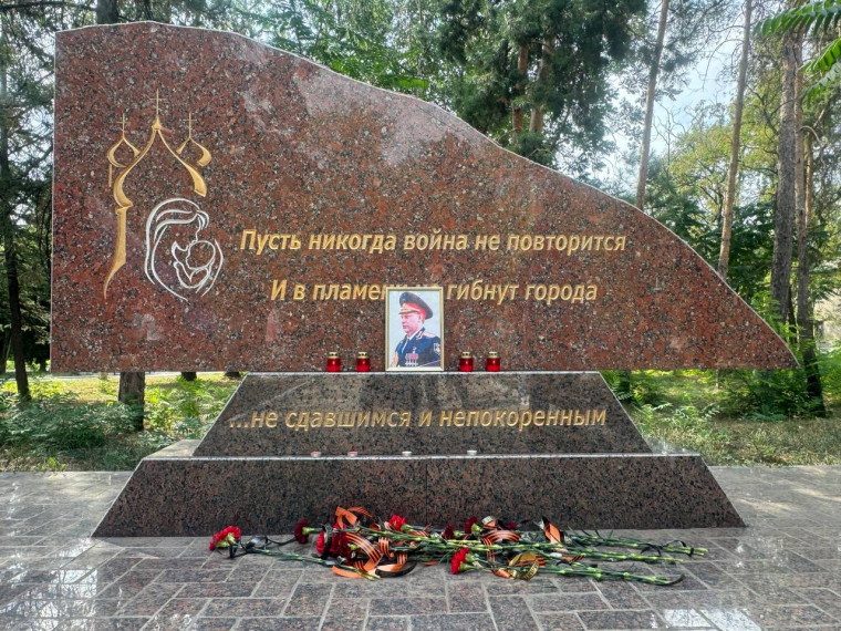 В Ждановке почтили память первого Главы ДНР Александра Захарченко. В Ждановке почтили память первого Главы ДНР Александра Захарченко.