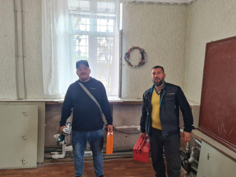 Представитель Магаданской области проверил качество ремонта теплового узла в школе Ждановки. Представитель Магаданской области проверил качество ремонта теплового узла в школе Ждановки.