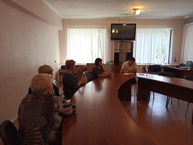 Заместитель главы Шахтерского муниципального округа ответил на вопросы жителей Ждановки. Заместитель главы Шахтерского муниципального округа ответил на вопросы жителей Ждановки.