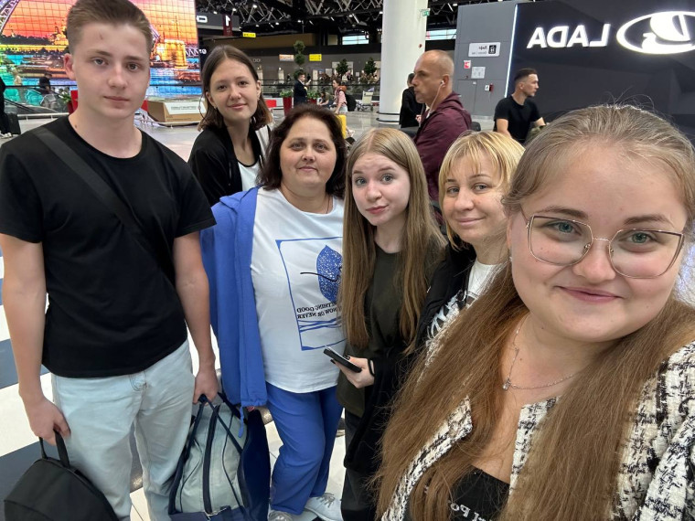 Выпускники Ждановки прилетели в Магадан. Выпускники Ждановки прилетели в Магадан.