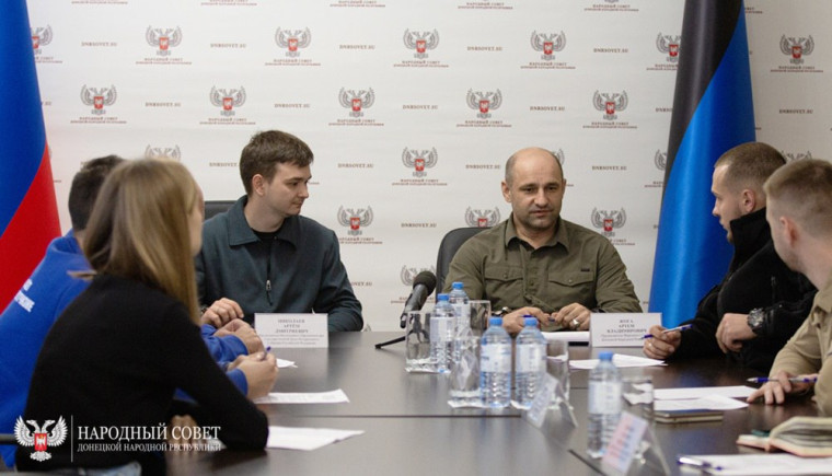 Артем Жога: голос молодежи уже звонко и громко звучит в высшем законодательном (представительном) органе государственной власти ДНР. Артем Жога: голос молодежи уже звонко и громко звучит в высшем законодательном (представительном) органе государственной власти ДНР.