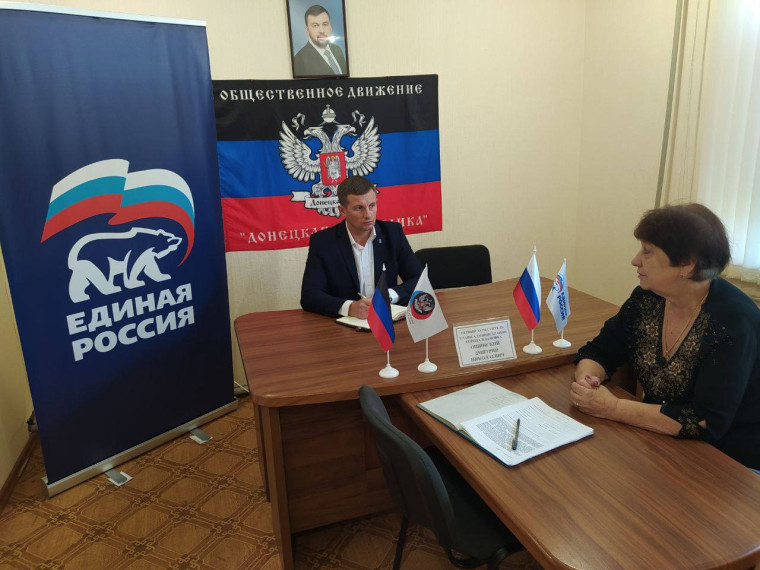 Прием первого заместителя главы администрации г. Ждановка Дмитрия Ощинского в общественной приёмной Председателя Общественного Движения «Донецкая Республика» Д. В. Пушилина в г. Ждановка. Прием первого заместителя главы администрации г. Ждановка Дмитрия Ощинского в общественной приёмной Председателя Общественного Движения «Донецкая Республика» Д. В. Пушилина в г. Ждановка.