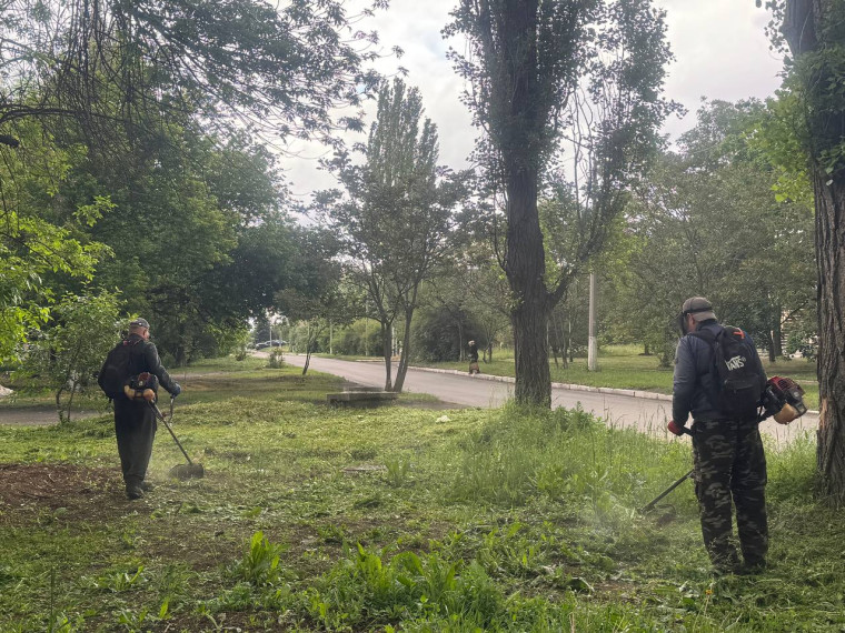 В Ждановке ведутся работы по благоустройству. В Ждановке ведутся работы по благоустройству.