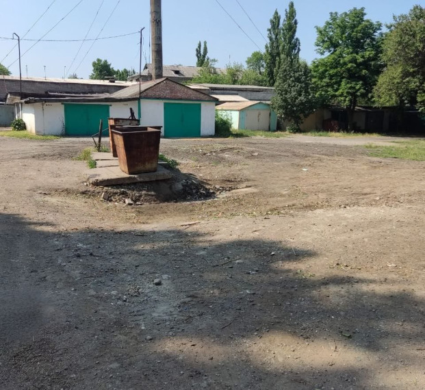 В Ждановке продолжают ликвидировать стихийные свалки. В Ждановке продолжают ликвидировать стихийные свалки.