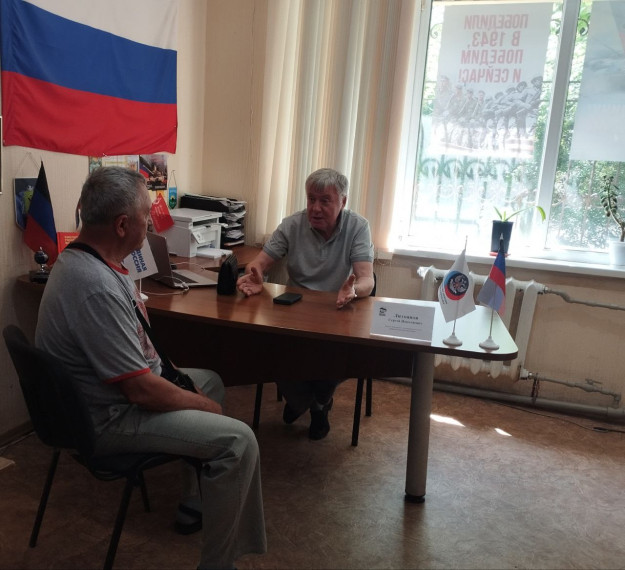 Заместитель председателя Шахтерского муниципального совета провел личный прием граждан в Ждановке. Заместитель председателя Шахтерского муниципального совета провел личный прием граждан в Ждановке.